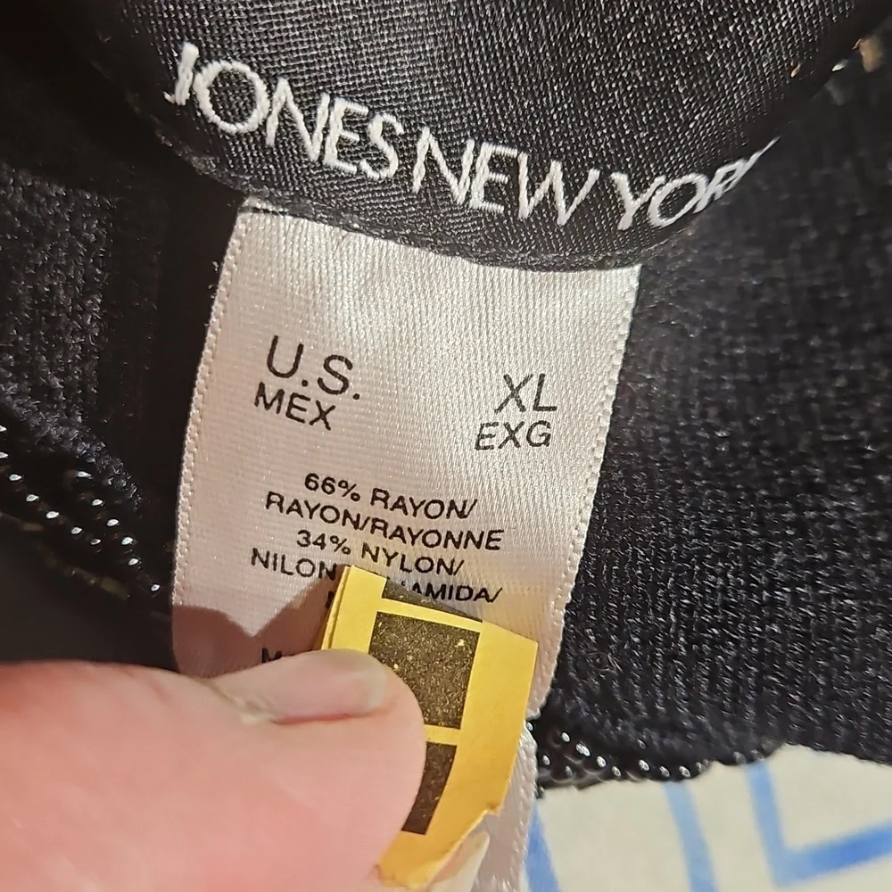 Jones New York Black Sleeveless V-neck Top With Beading Detail XL